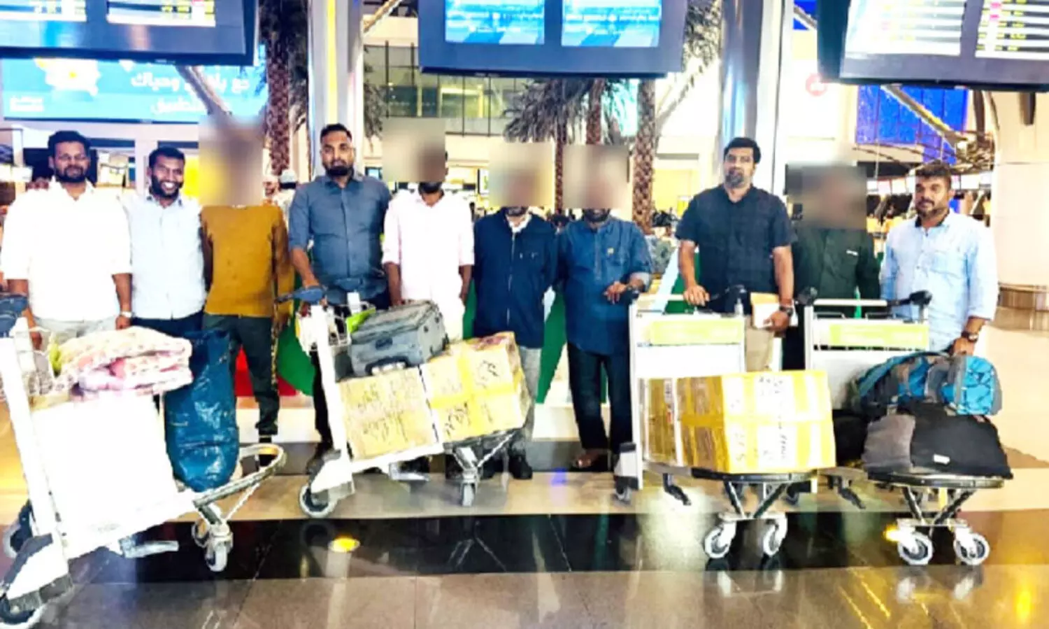 കെ.​എം.​സി.​സി ഇ​ട​പെ​ട​ലി​ലൂ​ടെ ദു​രി​ത​ത്തി​ന​റു​തി: ബേ​പ്പൂ​ർ, മ​ല​പ്പു​റം സ്വ​ദേ​ശി​ക​ളാ​യ മ​ത്സ്യ​ത്തൊഴി​ലാ​ളി​ക​ൾ നാ​ട​ണ​ഞ്ഞു