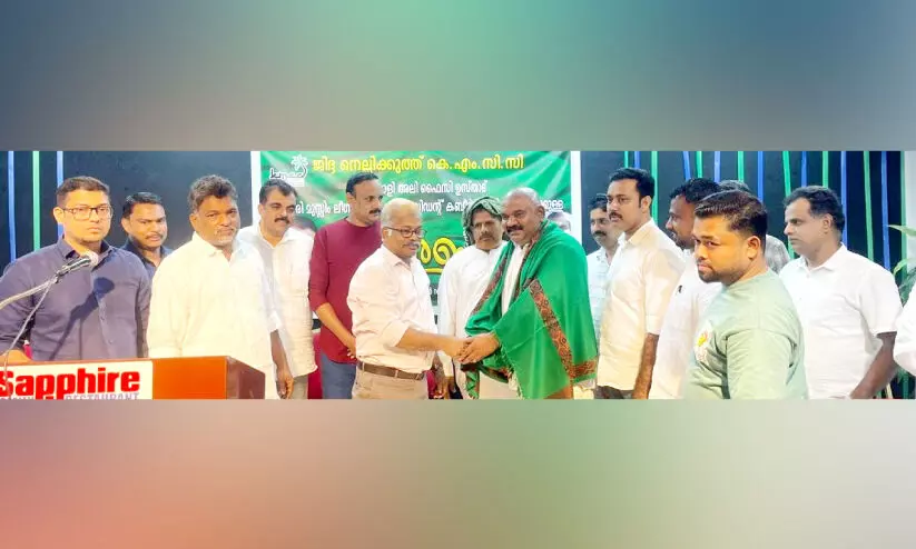 പി.പി. കബീറിനും അലി ഫൈസക്കും കെ.എം.സി.സി സ്വീകരണം പി.പി. കബീറിനും അലി ഫൈസക്കും കെ.എം.സി.സി സ്വീകരണം