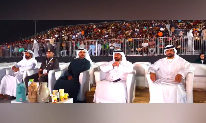 കൈ​നി​റ​യെ സ​മ്മാ​ന​ങ്ങ​ളു​മാ​യി തൊ​ഴി​ലാ​ളി​ക​ൾ​ക്ക്​ പു​തു​വ​ത്സ​രാ​ഘോ​ഷം