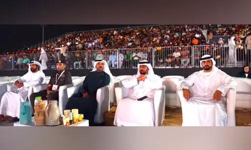 കൈ​നി​റ​യെ സ​മ്മാ​ന​ങ്ങ​ളു​മാ​യി തൊ​ഴി​ലാ​ളി​ക​ൾ​ക്ക്​ പു​തു​വ​ത്സ​രാ​ഘോ​ഷം