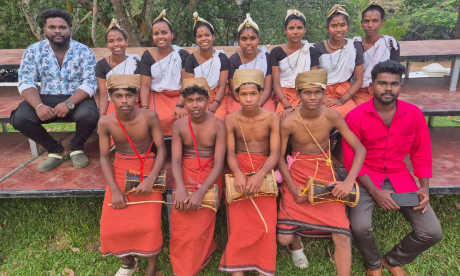 കാ​ട്ടി​ലൂ​ടെ ഒ​മ്പ​ത് കി​ലോ​മീ​റ്റ​ർ ന​ട​ത്തം, പി​ന്നെ പ​രി​ശീ​ല​നം