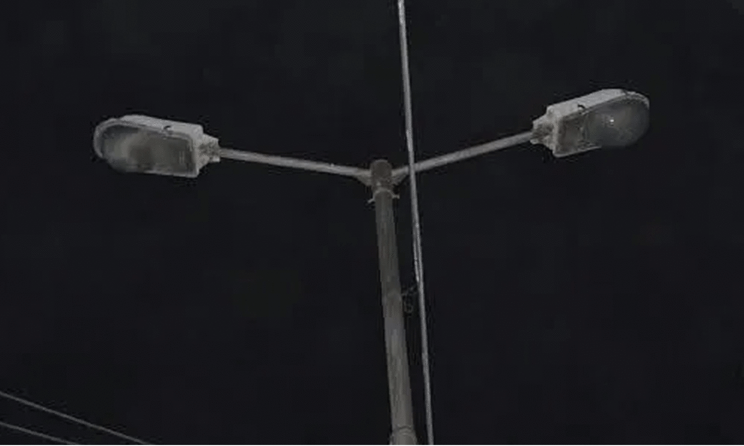 വെളിച്ചം ത​രാമോ? അതോ ഇനി ചൂ​ട്ട്​ എടുക്കണോ...