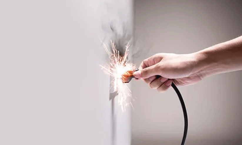 ഷേ​ാക്കേ​റ്റു​ള്ള മ​ര​ണ​ങ്ങ​ൾ വ​ർ​ധി​ക്കു​ന്നു; കറന്‍റാണ്​, കളിയല്ല