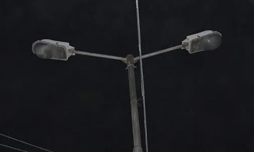 വെളിച്ചം ത​രാമോ? അതോ ഇനി ചൂ​ട്ട്​ എടുക്കണോ...