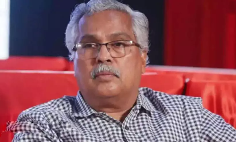 ഉപരാഷ്ട്രപതി ഭരണഘടനയെ മറക്കരുത്- ബിനോയ് വിശ്വം ഉപരാഷ്ട്രപതി ഭരണഘടനയെ മറക്കരുത്- ബിനോയ് വിശ്വം