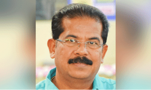 മൂ​ന്നു പ​തി​റ്റാ​ണ്ട് പ്ര​വാ​സം; വി​ന​യ​ന്‍ നാ​ട്ടി​ലേ​ക്ക്