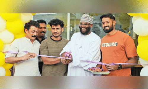 ന്യൂ​സ​ലാ​ല​യി​ൽ ക​മൂ​ന ടീ​ഷോ​പ് തു​റ​ന്നു