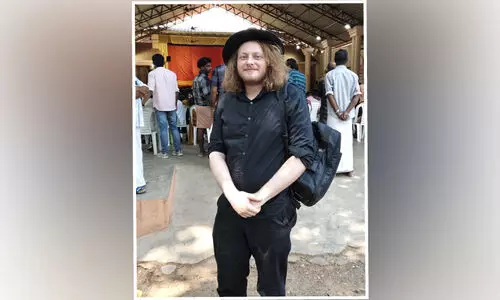 ലണ്ടൻ ടു കേരള..; കലയോളത്തിൽ യാത്രമാറ്റി ജാക്ക്