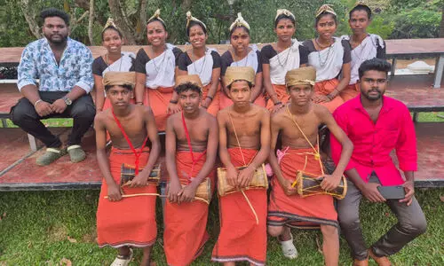 കാ​ട്ടി​ലൂ​ടെ ഒ​മ്പ​ത് കി​ലോ​മീ​റ്റ​ർ ന​ട​ത്തം, പി​ന്നെ പ​രി​ശീ​ല​നം
