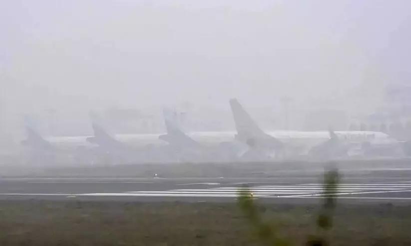 കനത്ത മൂടൽ മഞ്ഞും കാഴ്ചക്കുറവും; കൊൽക്കത്തയിൽ 60 വിമാനങ്ങൾ വൈകി
