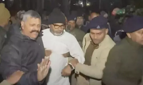 അനിശ്ചിതകാല നിരാഹാരം: പ്രശാന്ത് കിഷോറിനെ കസ്റ്റഡിയിലെടുത്ത് പൊലീസ് അനിശ്ചിതകാല നിരാഹാരം: പ്രശാന്ത് കിഷോറിനെ കസ്റ്റഡിയിലെടുത്ത് പൊലീസ്