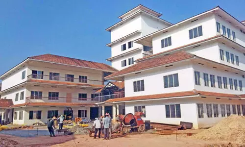 ന​ഗ​ര​സ​ഭ ഓ​ഫിസ് കം ​ഷോ​പ്പി​ങ് കോ​ംപ്ല​ക്സ്: ലേ​ല​ത്തി​ൽ പോ​യ​ത് 11 ക​ട​മു​റി​ക​ൾ