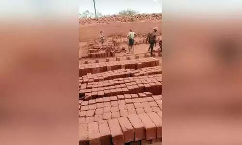 കെട്ടിടനിർമാണ മേഖലയിൽ പ്ര​തി​സ​ന്ധി​: ചെ​ങ്ക​ല്ലി​ന് നി​യ​ന്ത്ര​ണ​മി​ല്ലാ​തെ വിലകൂട്ടുന്നു