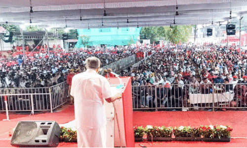അപ്രതീക്ഷിത മാറ്റങ്ങളില്ല; നേതൃത്വത്തിന്റെ വഴിയേ അപ്രതീക്ഷിത മാറ്റങ്ങളില്ല; നേതൃത്വത്തിന്റെ വഴിയേ