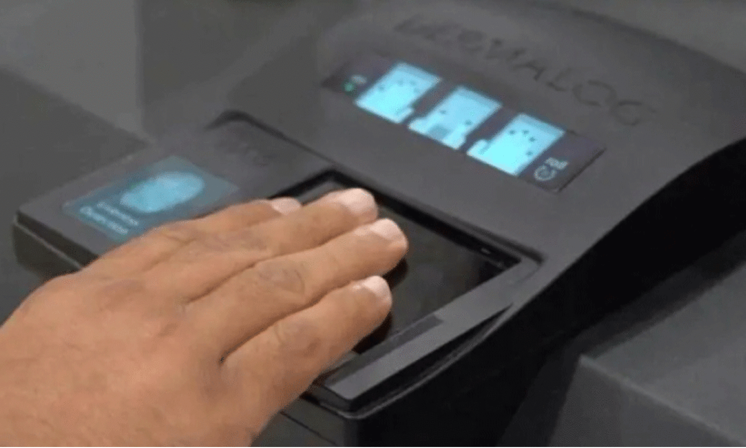 ബ​യോ​മെ​ട്രി​ക് പൂ​ർ​ത്തി​യാ​ക്കാ​ത്ത​വ​ർ നി​ര​വ​ധി