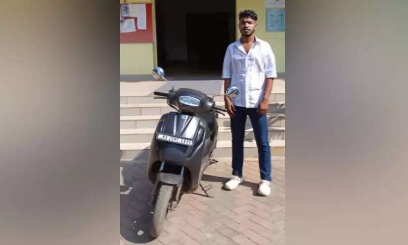 സ്കൂ​ട്ട​റി​ൽ അ​ഭ്യാ​സ​വു​മാ​യി റീ​ൽ ഷൂ​ട്ട്; യു​വാ​വ് അ​റ​സ്റ്റി​ൽ