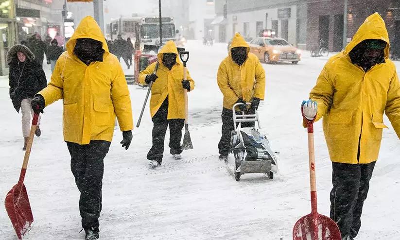 യു.എസിൽ ശീതക്കൊടുങ്കാറ്റിൽ അഞ്ചു മരണം: ഏഴു സംസ്ഥാനങ്ങളിൽ അടിയന്തരാവസ്ഥ; 2,300ലധികം ഫ്ലൈറ്റുകൾ റദ്ദാക്കി