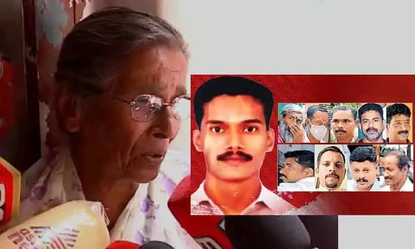 ‘അവിടെ തന്നെ തീരണം കൊന്നവരുടെ ജീവിതം; എന്റെ മോനെ തിരിച്ച് കിട്ടില്ലല്ലോ?’ -വിതുമ്പലടക്കി റിജിത്തിന്റെ മാതാവ് ‘അവിടെ തന്നെ തീരണം കൊന്നവരുടെ ജീവിതം; എന്റെ മോനെ തിരിച്ച് കിട്ടില്ലല്ലോ?’ -വിതുമ്പലടക്കി റിജിത്തിന്റെ മാതാവ്