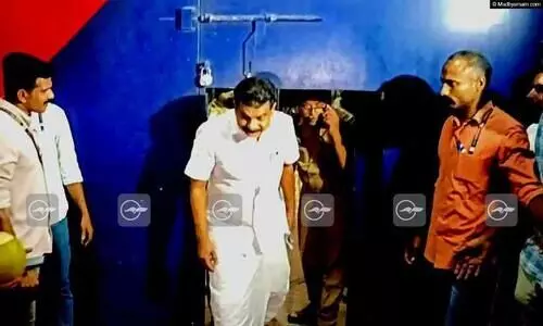 ‘ജയിലിൽ തലയിണ ചോദിച്ചിട്ട് തന്നില്ല, ഒരു ചായയും ഒരു ചപ്പാത്തിയുമാണ് ഈ ദിവസം ആകെ കഴിച്ചത്’ -പി.വി. അൻവർ എം.എൽ.എ