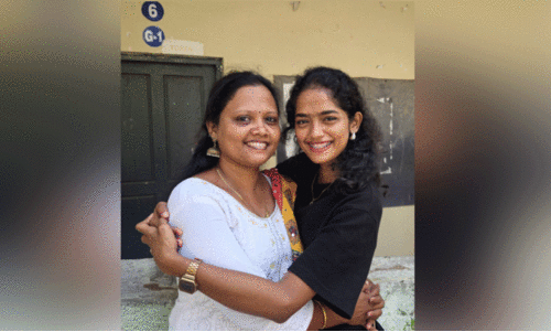 മകള്‍ക്ക് നിലാവാണീ അമ്പിളിക്കല