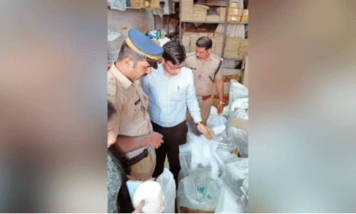 വലിയങ്ങാടിയിൽ 2500 കിലോ നിരോധിത പ്ലാസ്റ്റിക് പിടികൂടി