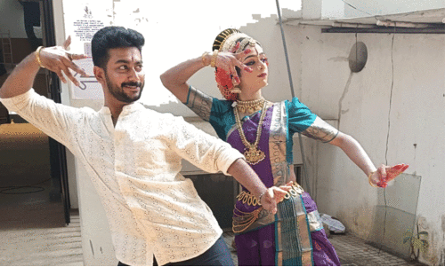 രാമായണത്തിലെ സീത; പെണ്‍വേഷമണിഞ്ഞ് രാഖില്‍, കൈയടിച്ച് പ്രേക്ഷകര്‍