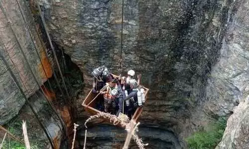 ജ​ല​നി​ര​പ്പ് 100 അ​ടിക്ക് മുകളിൽ, മൂന്ന് മൃതദേഹങ്ങൾ കണ്ടെത്തി; അസം ഖനിയിൽ കുടുങ്ങിയവരെ രക്ഷിക്കാൻ നാവി​ക​സേ​ന മു​ങ്ങ​ൽ വി​ദ​ഗ്ധ​രും രംഗത്ത്