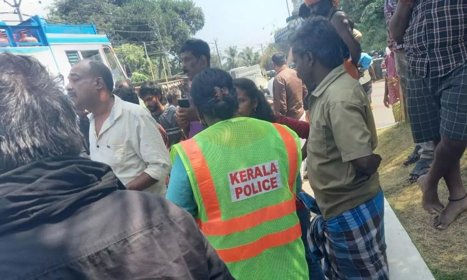 മിനിലോറിയിടിച്ച് ശബരിമല തീർഥാടകൻ മരിച്ചു; നിർത്താതെ പോയ ലോറി പിന്തുടർന്ന് പിടികൂടി