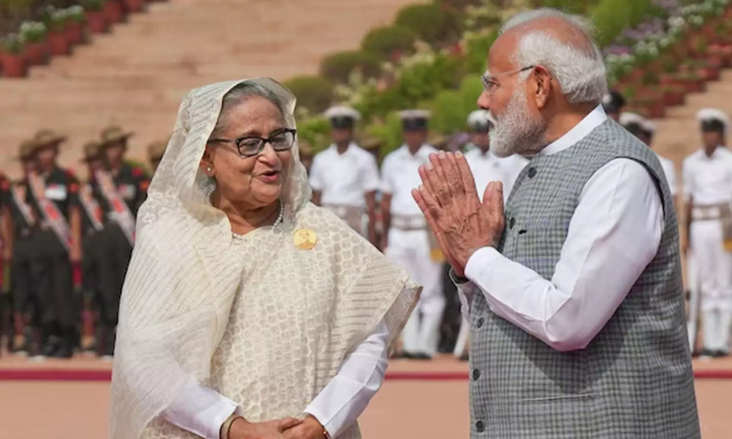 ശൈഖ് ഹസീനയുടെ വിസ കാലാവധി നീട്ടി ഇന്ത്യ