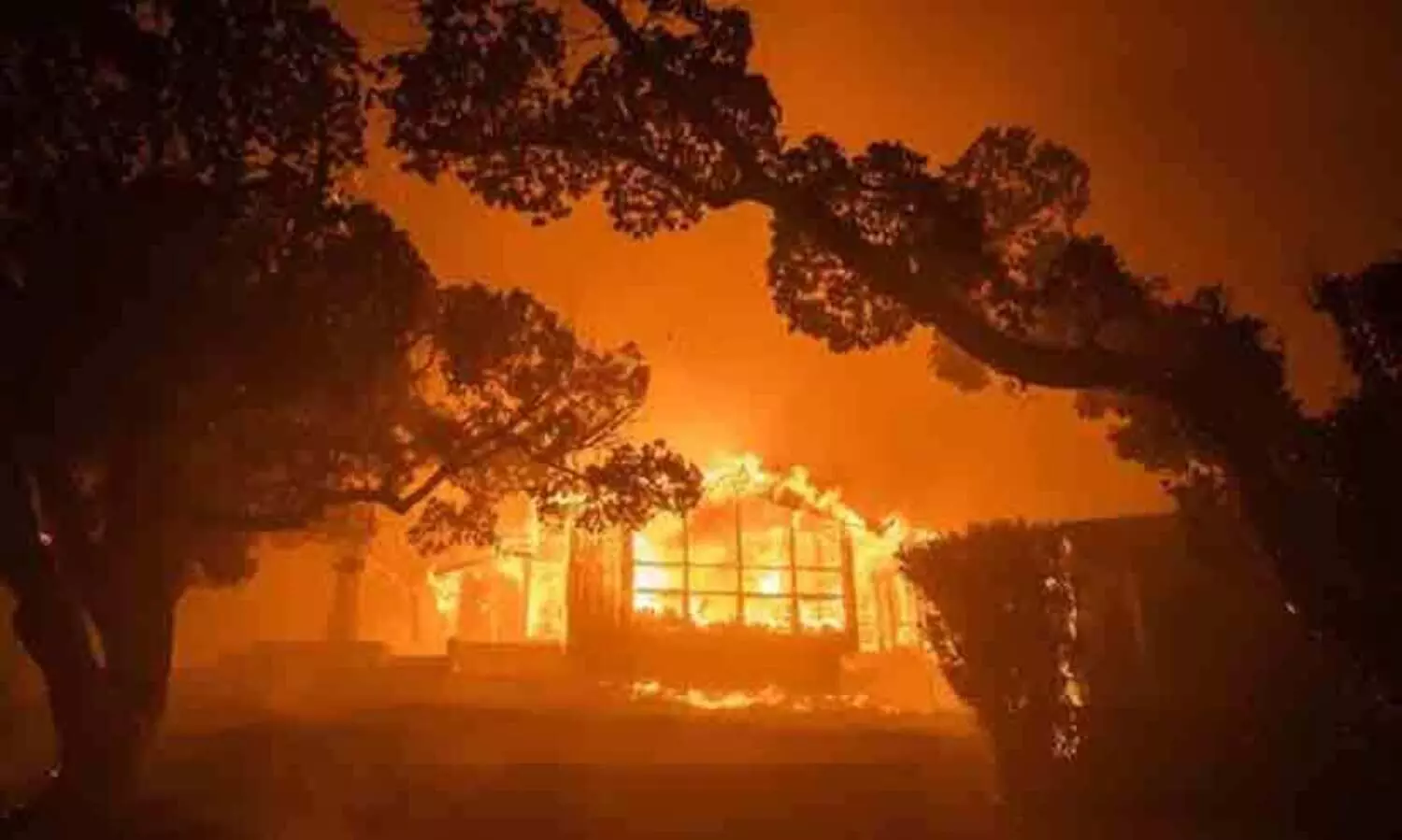 ലോസ് ആഞ്ജലസിൽ കത്തിയമർന്നത് ഹോളിവുഡ് സെലിബ്രിറ്റികളുടെ വീടുകളും റിസോർട്ടുകളും - വിഡിയോ