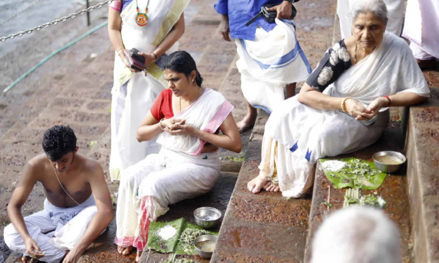 എം.ടിയുടെ സ്മരണയിൽ നിളയിൽ ബലിതർപ്പണം