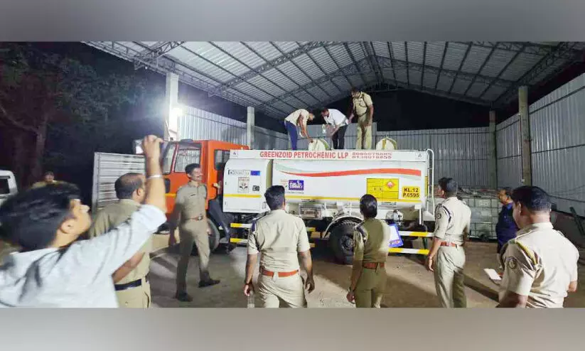 അ​ന​ധി​കൃ​ത​മാ​യി പെ​ട്രോ​ളി​യം ഉ​ൽപ​ന്നം സൂ​ക്ഷി​ച്ച ഗോ​ഡൗ​ണി​ൽ പ​രി​ശോ​ധ​ന