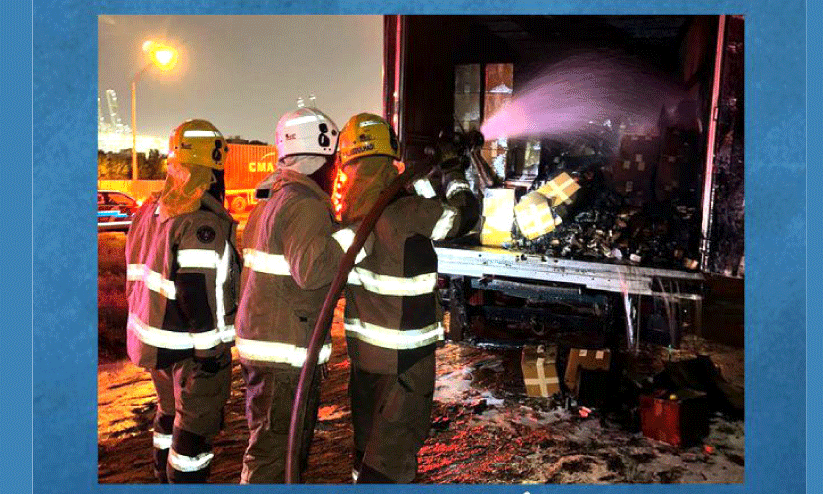 നിർത്തിയിട്ട കണ്ടെയ്നറിൽ തീപിടിത്തം നിർത്തിയിട്ട കണ്ടെയ്നറിൽ തീപിടിത്തം