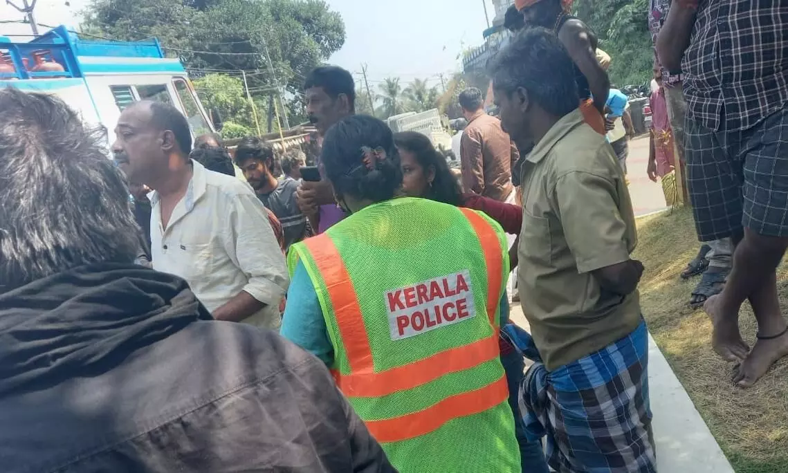 മിനിലോറിയിടിച്ച് ശബരിമല തീർഥാടകൻ മരിച്ചു; നിർത്താതെ പോയ ലോറി പിന്തുടർന്ന് പിടികൂടി