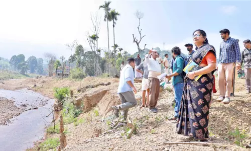 ഉരുൾദുരന്ത പ്രദേശം; അടയാളപ്പെടുത്തൽ   തുടങ്ങി