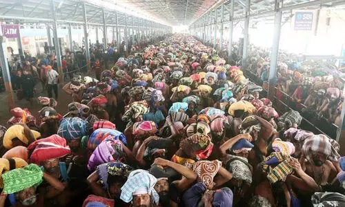 അഞ്ച് മണിക്കൂറോളം കുട്ടിക്കായി ആരും എത്തിയില്ല; നീലിമലയിൽ കൂട്ടംതെറ്റിയ ഇഷിതക്ക്‌ രക്ഷകരായി എക്‌സൈസ് ഉദ്യാഗസ്ഥർ