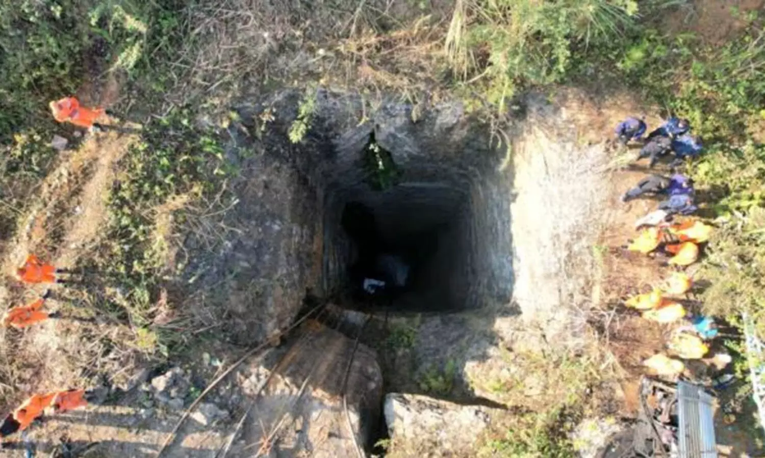 310 അടിയിലെ കൂരിരുട്ടിൽ കൈ ഒരു ശരീരത്തിൽ തട്ടി... -ഞെട്ടിക്കുന്ന അനുഭവം പങ്കുവെച്ച് ഡൈവിങ് സംഘം