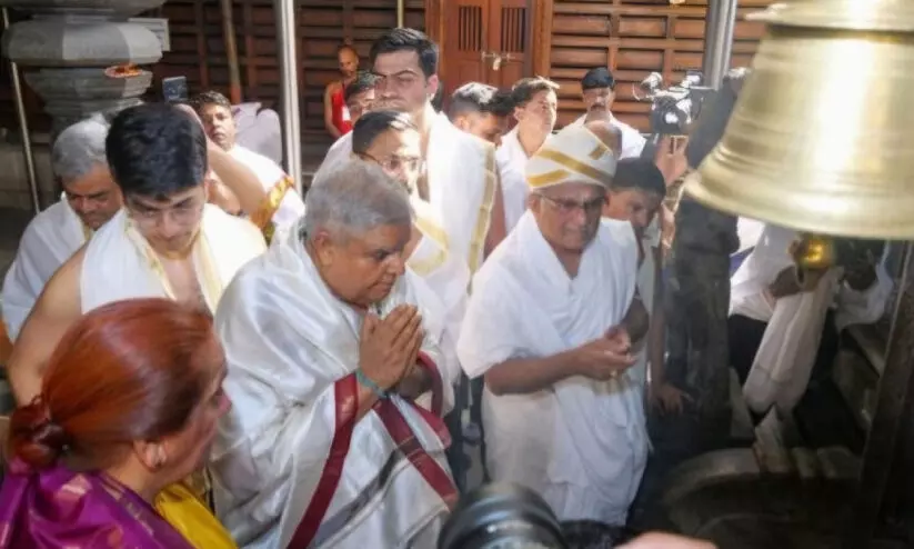 ആ​രാ​ധ​നാ​ല​യ​ങ്ങ​ളി​ലെ വി.​ഐ.​പി പ​രി​ഗ​ണ​ന അ​വ​സാ​നി​പ്പി​ക്ക​ണം-​ഉ​പ​രാ​ഷ്ട്ര​പ​തി