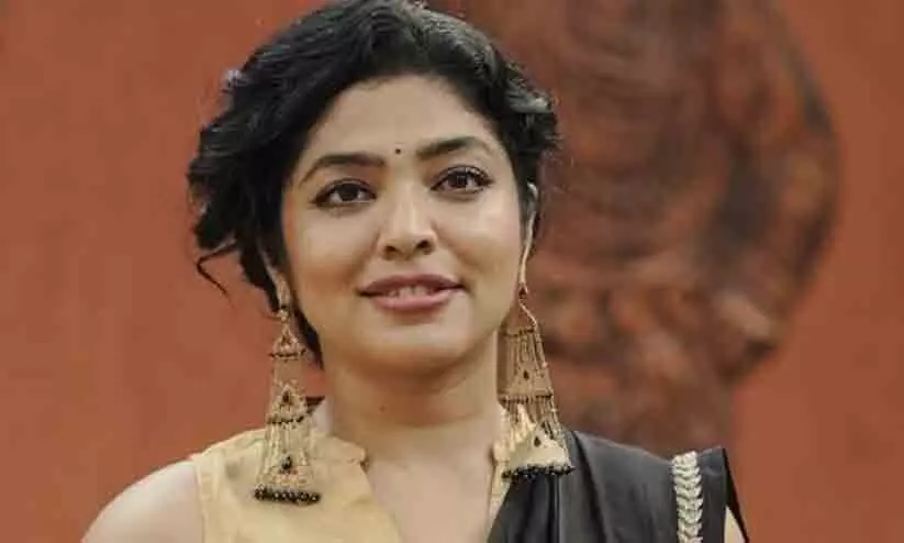 ആത്മവിശ്വാസവും സന്തോഷവും തോന്നുന്ന ഉടുപ്പുകൾ ധരിക്കൂ; ലൈംഗിക ദാരിദ്ര്യം പിടിച്ചവരെ ഓർക്കേണ്ടതില്ല -റിമ കല്ലിങ്കൽ ആത്മവിശ്വാസവും സന്തോഷവും തോന്നുന്ന ഉടുപ്പുകൾ ധരിക്കൂ; ലൈംഗിക ദാരിദ്ര്യം പിടിച്ചവരെ ഓർക്കേണ്ടതില്ല -റിമ കല്ലിങ്കൽ