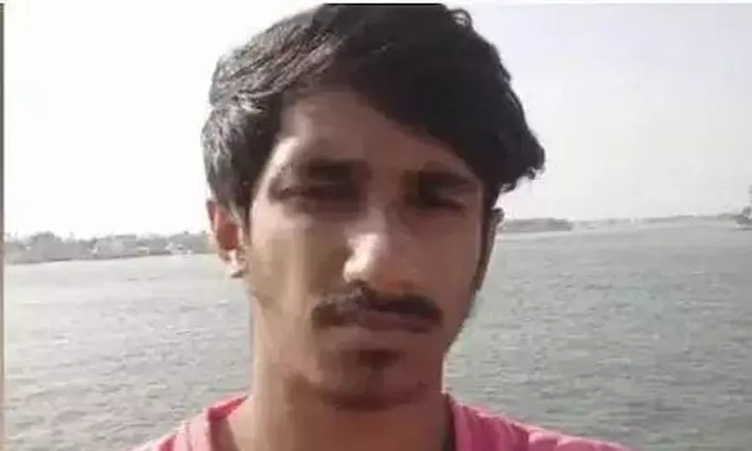 കെ.എസ്.ആർ.ടി.സി ബസ് തട്ടി സ്കൂട്ടറിൽനിന്ന് തെറിച്ചുവീണ വിദ്യാർഥി അതേ ബസ് കയറി മരിച്ചു കെ.എസ്.ആർ.ടി.സി ബസ് തട്ടി സ്കൂട്ടറിൽനിന്ന് തെറിച്ചുവീണ വിദ്യാർഥി അതേ ബസ് കയറി മരിച്ചു