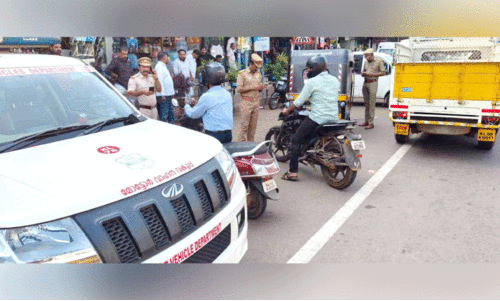 മോട്ടോർ വാഹന വകുപ്പിന്റെ മിന്നൽ പരിശോധന; 40ഓളം ഡ്രൈവർമാർക്കെതിരെ കേസ് മോട്ടോർ വാഹന വകുപ്പിന്റെ മിന്നൽ പരിശോധന; 40ഓളം ഡ്രൈവർമാർക്കെതിരെ കേസ്