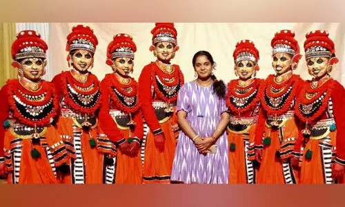 വേദിയിൽ കൈയടി നേടി അട്ടപ്പാടിയിലെ കുട്ടികൾ വേദിയിൽ കൈയടി നേടി അട്ടപ്പാടിയിലെ കുട്ടികൾ