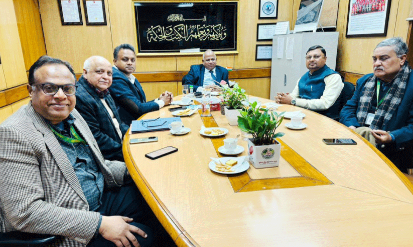 ഹം​ദ​ർ​ദ്​ യൂ​നി​വേ​ഴ്​​സി​റ്റി അ​ധി​കൃ​ത​രു​മാ​യി ച​ർ​ച്ച ന​ട​ത്തി