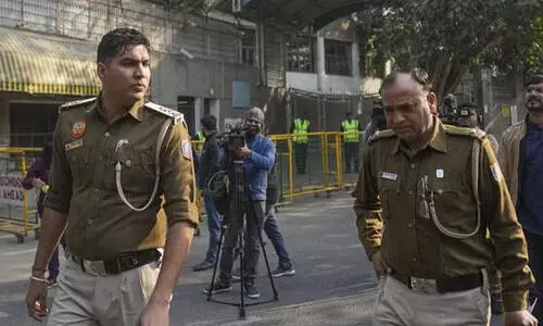 ഡൽഹിയിലെ സ്‌കൂളുകളിലേക്ക്   ബോംബ് ഭീഷണി മെയിൽ അയച്ചത്   12-ാം ക്ലാസ് വിദ്യാർഥിയെന്ന് പൊലീസ്