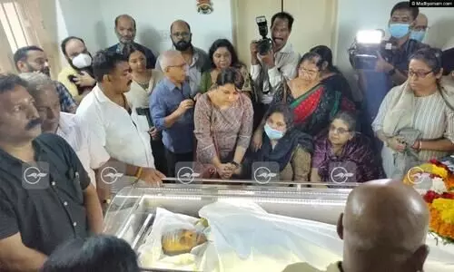 പി. ​ജ​യ​ച​ന്ദ്ര​ന് സംഗീത ലോകത്തിന്റെ ആദരാഞ്ജലി; സംഗീത അക്കാദമി ഹാളിൽ പൊതുദർശനം തുടരുന്നു, സംസ്കാരം നാളെ