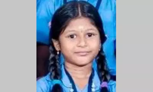 സ്കൂൾ ബസ് കയറി ഏഴുവയസ്സുകാരി മരിച്ചു