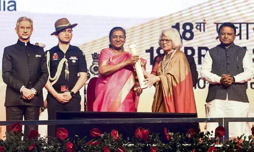 പ്രവാസി ഭാരതീയ സമ്മാൻ സമർപ്പിച്ചു