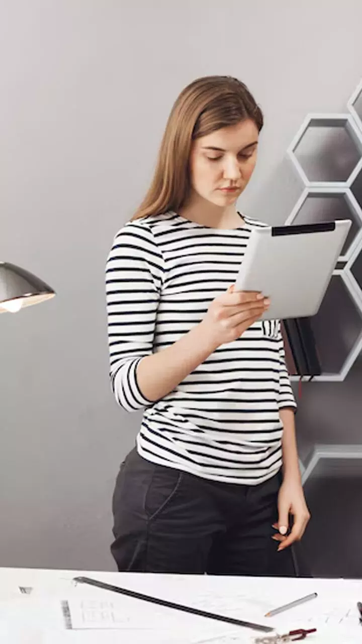 രണ്ടാണ്, ജോലിയും ജീവിതവും