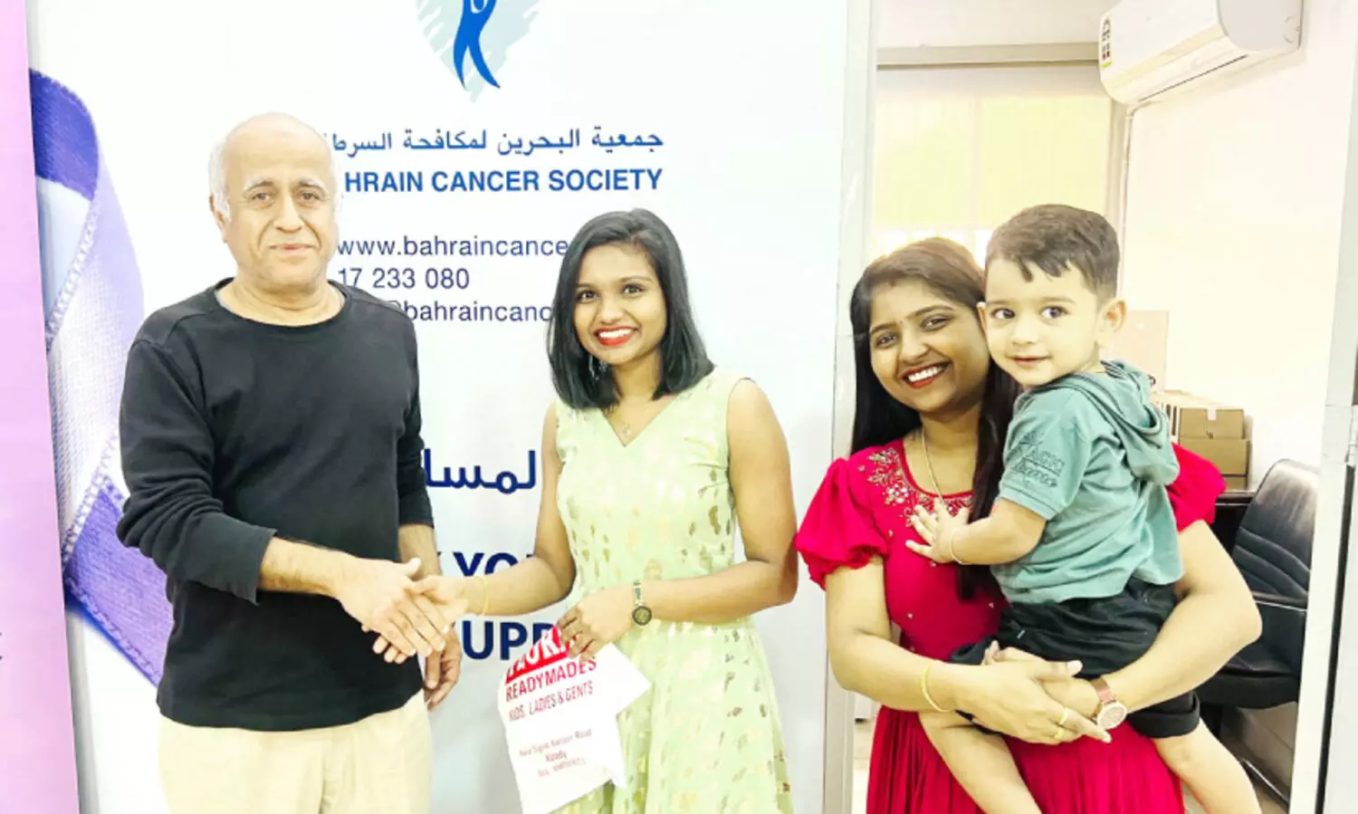 അ​ർ​ബു​ദ രോ​ഗി​ക​ൾ​ക്ക് മു​ടി ദാ​നം ന​ൽ​കി ദേ​വി​ക