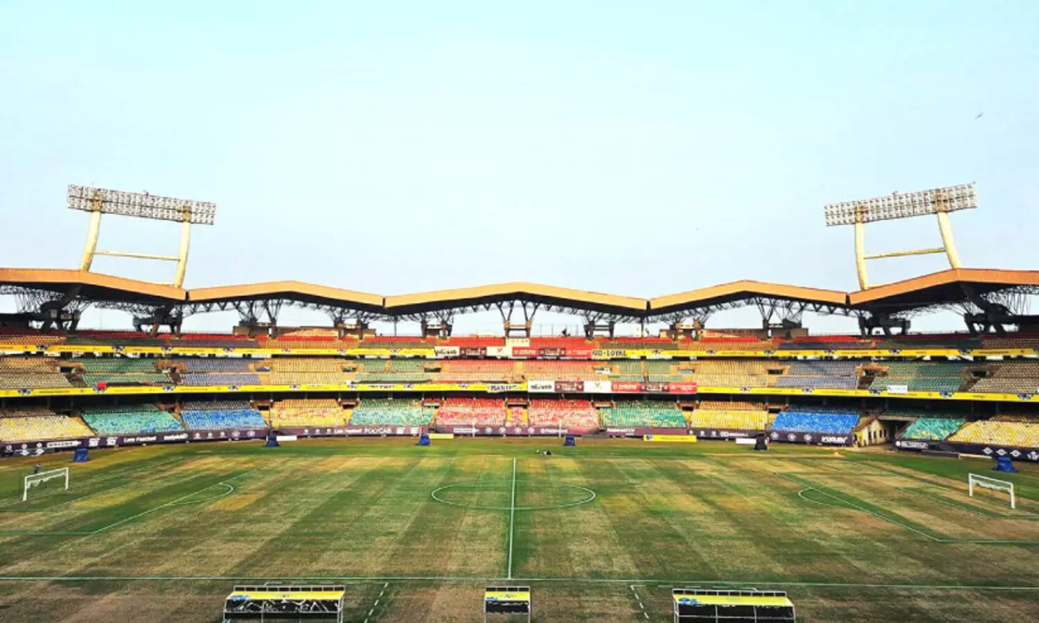 മെഗാ നൃത്തം: കലൂർ സ്റ്റേഡിയത്തിലെ പിച്ച് മോശമായി; ആശങ്ക വ്യക്തമാക്കി കേരള ബ്ലാസ്‌റ്റേഴ്‌സ്